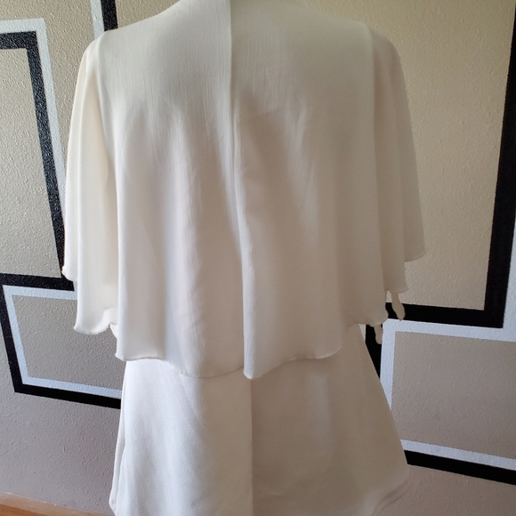 Wht drape blouse - Picture 2 of 4